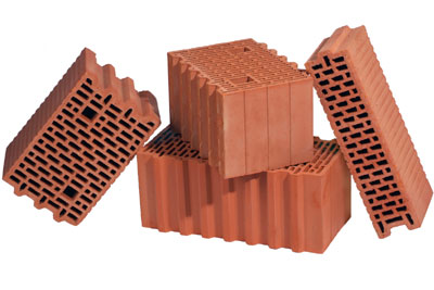 Великоформатні керамічні блоки дозволяють зводити одношарову стіну, що вимагає тільки оздоблювальних робіт