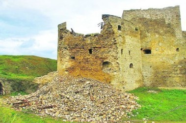 2 серпня 2011, 16:28 Переглядів:   У Кам'янець-Подільському завалилася частина башти Старої фортеці