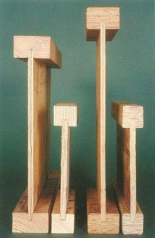Двотаврова балка з дерева являє собою дві дерев'яні полиці, з'єднані між собою стійкою з ОСП, ЛВЛ або фанери